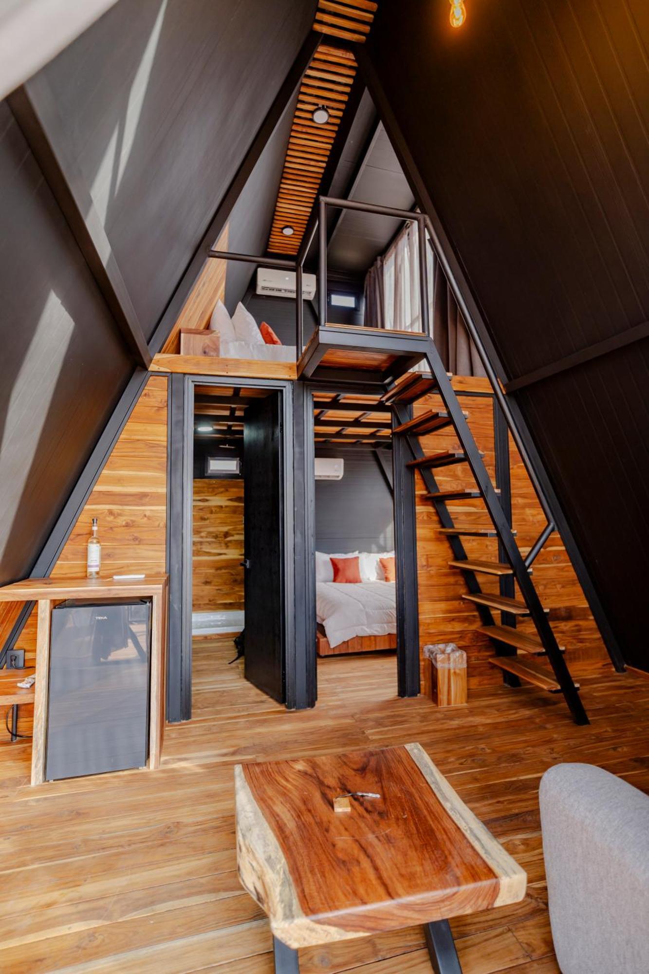 Hotel Coyote Alcocer Екстериор снимка