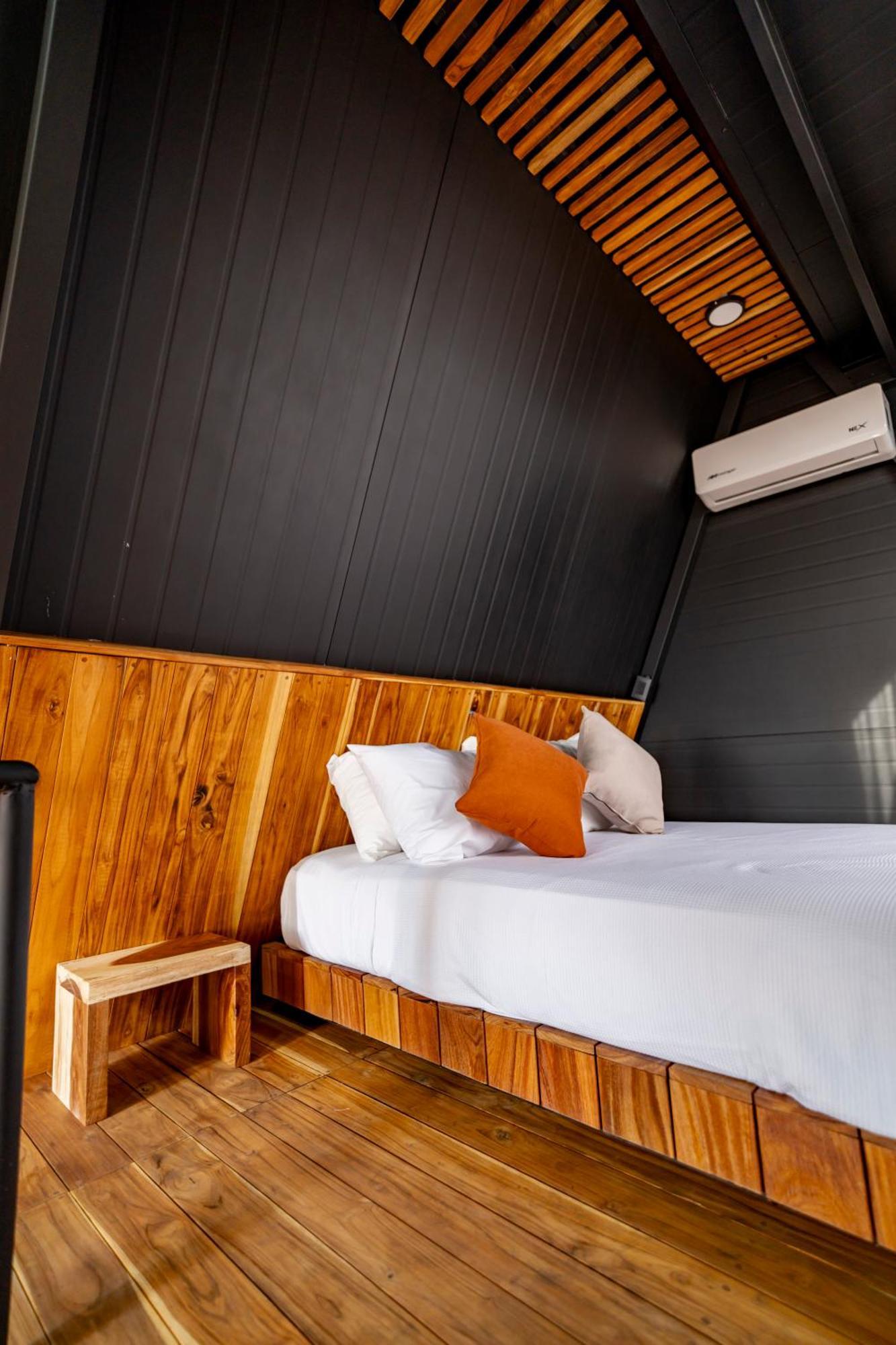 Hotel Coyote Alcocer Екстериор снимка